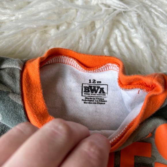 💛 10 for $13 💛 Tee shirt - Picture 2 of 2